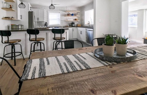 Frankfort Casa | Limestone Landing - Cozy Luxury Retreat w/ Hot Tub