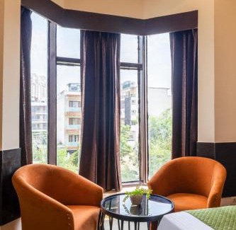 Gurugram Hotel | Limewood stay premier golf course road -sector 42