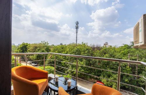 Gurugram Hotel | Limewood stay premier golf course road -sector 42