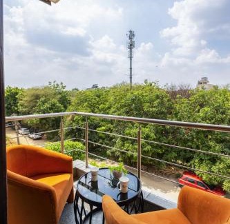 Gurugram Hotel | Limewood stay premier golf course road -sector 42