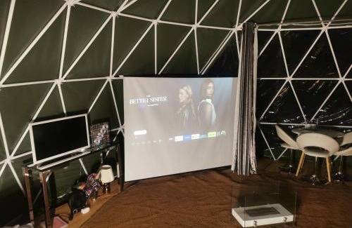 Lincoln Apartamento | Lincoln Big Dome, 4 beds, Projector - Groups OK