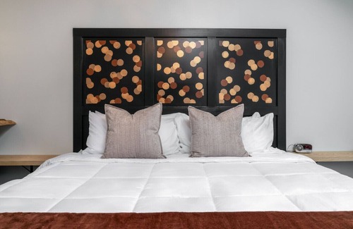 Ellicottville Cabina | Lincoln Boutique Motel Upper King #8