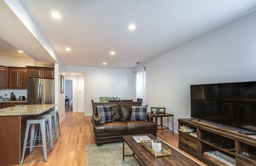 Wrightwood Neighbors Hotel | Lincoln Park Living - Suite 2!