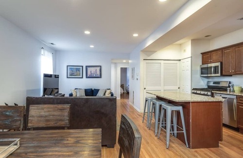 Wrightwood Neighbors Hotel | Lincoln Park Living - Suite 2!