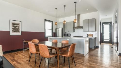 Buena Vista Apartamento | Linda Emmylou Patsy by AvantStay 3 Unit Buyout w 11BR in Heart of Nashville