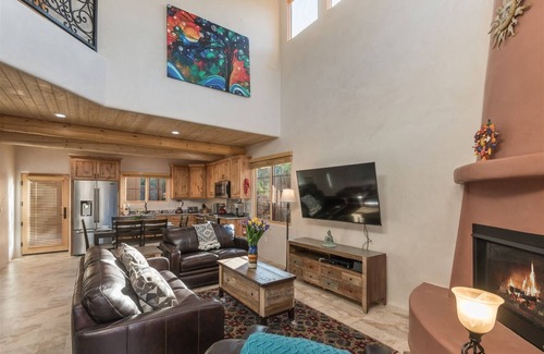 Northeast Santa Fe Casa | Linda - Impresionante encantador del lado norte con un toque contemporáneo.