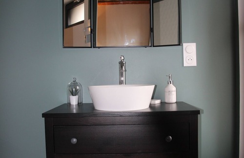 Beaurevoir Casa | Linen room with free private parking