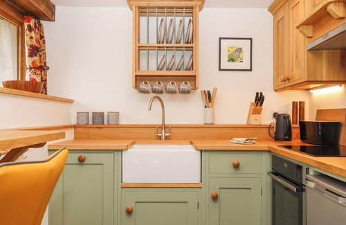 High Bickington Cabaña | LINGCOMBE BARN, pet friendly, character holiday cottage in Chagford