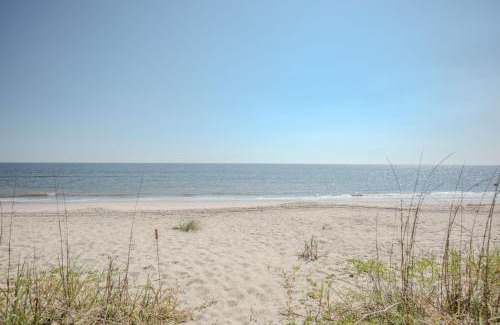 Caswell Beach Casa | Linger Longer by Oak Island Accommodations