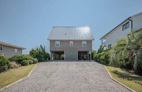 Caswell Beach Casa | Linger Longer by Oak Island Accommodations