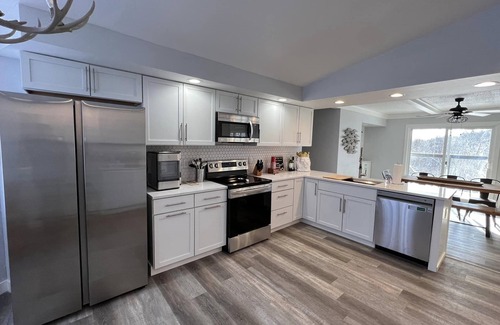 King Casa | Lion on Otter Lake/Chain O' Lakes Waupaca/Waterfront/Pet Friendly/Private Pier