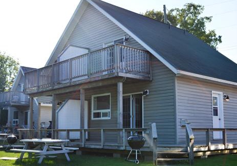 Lion's Head Hotel | Lions Head Beach Motel & Cottages - WATERFRONT