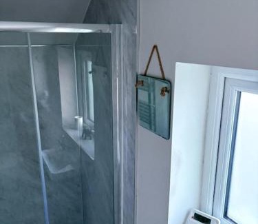 Lisburn Apartamento | Lisburn - 1 Bedroom - sleeps 2 - Street parking