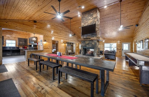 Broken Bow Cabina | Listing Includes Both Riverfront Cabins!