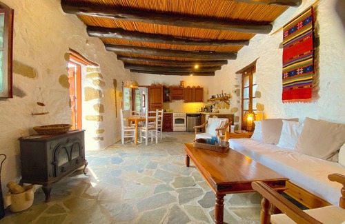 Aspros Potamos Cabaña | "Lithospito" 300 years old Natura cottages spacious private garden by the river