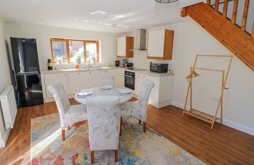 Frampton on Severn Cabaña | LITTLE BARN, pet friendly, with a garden in Stratford-Upon-Avon