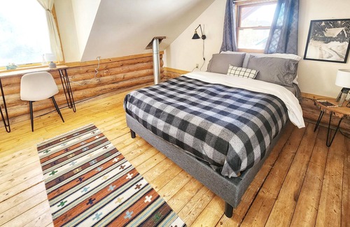 Jardine Cabina | Little Bear Creek Cabin