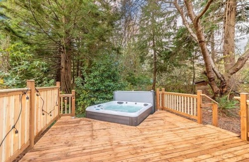 Gold Bar Casa | Little Bear's Bungalow; Log Cabin w/Mountain views