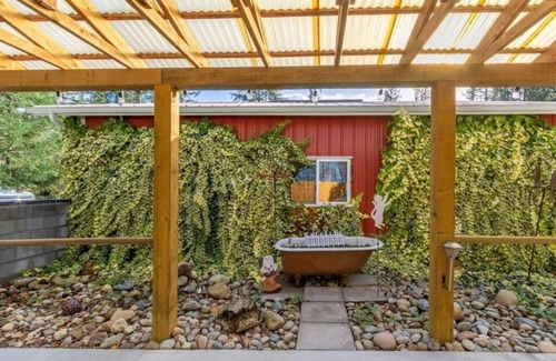 Gold Bar Casa | Little Bear's Bungalow; Log Cabin w/Mountain views
