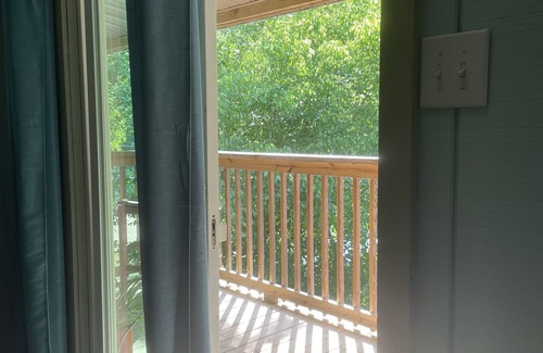 Olivehill Cabina | Little Bears Cozy Creekside Cabin at Up The Creek
