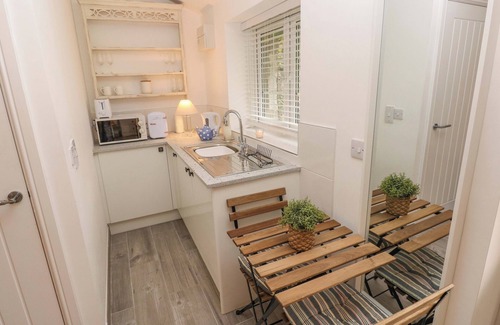 Cowbridge Cabaña | Little Cloud