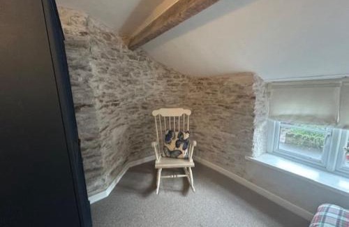 Pontypridd Casa | Little Cottage, Big Character