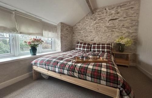 Pontypridd Casa | Little Cottage, Big Character