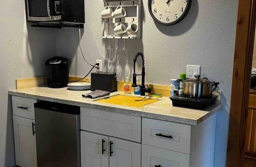 Peninsula Village Cabina | Little Dipper - Couples Getaway! NO AirBnB FEEs!