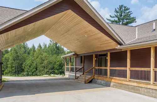 Bigfork Cabina | Little East Lake Escape || LODGE || ATV Paradise!