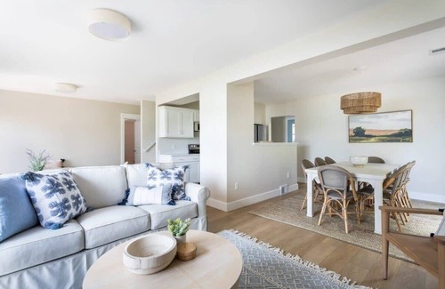 Empire Casa | Little Glen Cottage| Waterfront | Hot Tub| Dog Friendly!