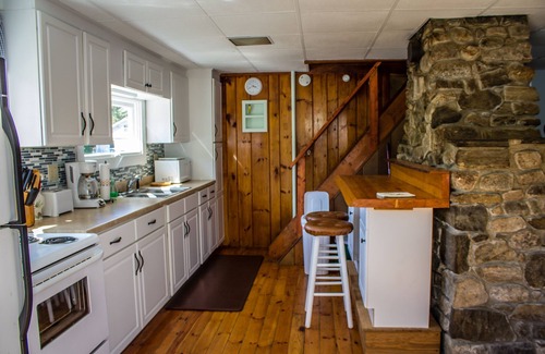 Newcastle Cabaña | Little Gray Cottage On The Lake