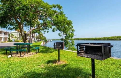 Ruskin Apartamento | Little Harbor Resort #301 Tampa Bay FL Beach, Nautical Paradise