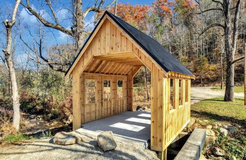Cosby Casa | Little Haven Cottage-Pickleball Court, Creek, WIFI, Mountain Views, Starting at 79"