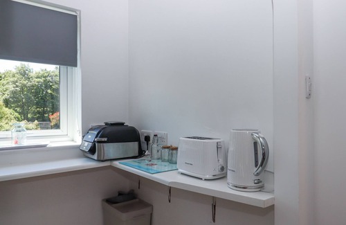 Beaworthy Cabaña | LITTLE HENFORD, pet friendly, with a garden in Ashwater