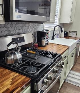 Indianapolis Casa | Little House in Indy sleeps many