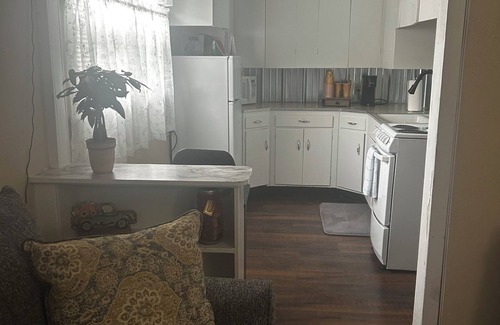 Pierre Casa | Little house in the alley. Charming 2-bedroom house in peaceful Pierre with AC