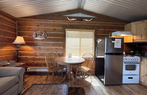 Island Park Cabina | PRAIRIE CABIN🐕PET FRIENDLY WIFI FREE BBQ GRILL⭐️35MIN TO YELLOWSTONE FIRE PIT