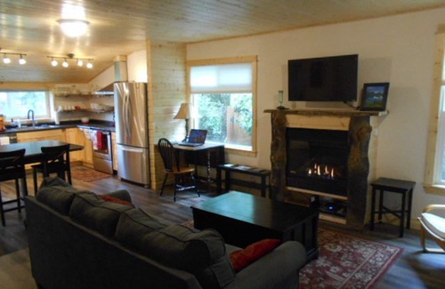 Columbia Falls Casa | Little House Under the Big Sky, 2 habitaciones 2 bth cerca de Glacier Park y Whitefish Mt.