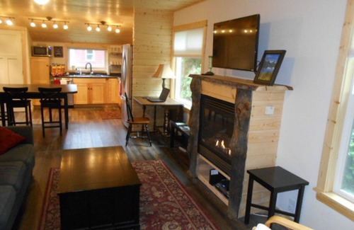 Columbia Falls Casa | Little House Under the Big Sky, 2 habitaciones 2 bth cerca de Glacier Park y Whitefish Mt.