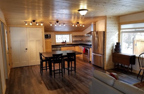 Columbia Falls Casa | Little House Under the Big Sky, 2 habitaciones 2 bth cerca de Glacier Park y Whitefish Mt.