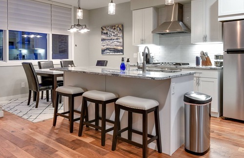 Dahlman Casa | Little Italy LUXE Row Home w/rooftop patio breathtaking views & all the extras