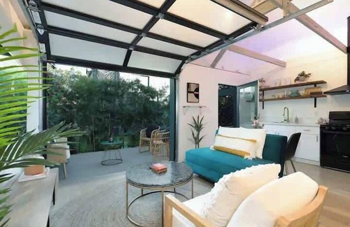 Little Italy Casa | Quaint Studio for 2 in the Heart of Little Italy!