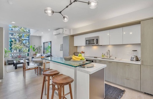 Little Italy Condominio | Little Italy Urban Designer Loft Parking, W/D, AC