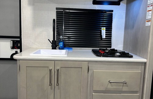 Slidell Casa | Camper Pequeña y Alegre Oferta especial para trabajadores Sin cargo por limpieza