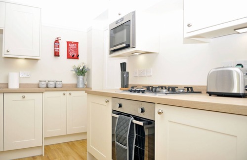 Alverstoke Casa | Little Lane is a charming, recently refurbished 2 bedroom cottage sleeping 4