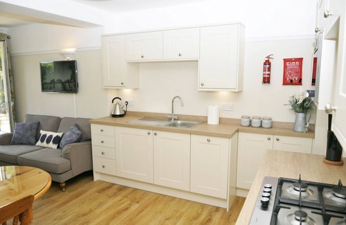 Alverstoke Casa | Little Lane is a charming, recently refurbished 2 bedroom cottage sleeping 4