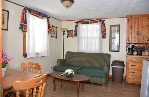Old Orchard Beach Apartamento | Little Miss Cottages - Two Bedroom Cottage