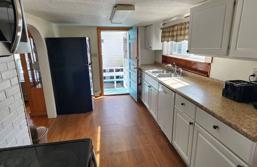 Old Orchard Beach Casa | Little Miss Cottages - 5 Seaview House
