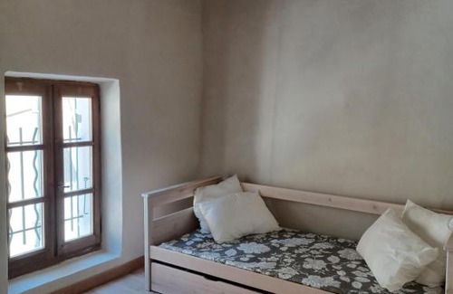 Valreas Casa | LITTLE PINK HOUSE