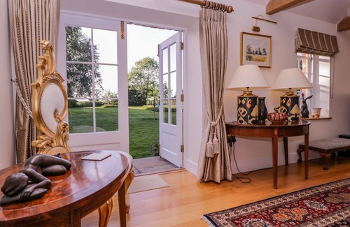 Bilting Cabaña | LITTLE PONTUS, pet friendly, with pool in Challock
